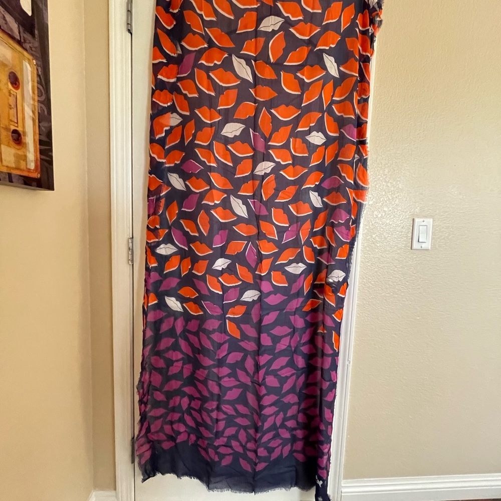 Gorgeous VINTAGE Diane Von Furstenberg Large SCARF